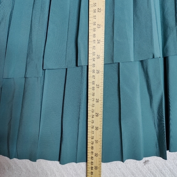 ATHLETA Swing Forward Pleated Skirt high Low Black Teal Style #533689 Women's XS - Picture 9 of 11